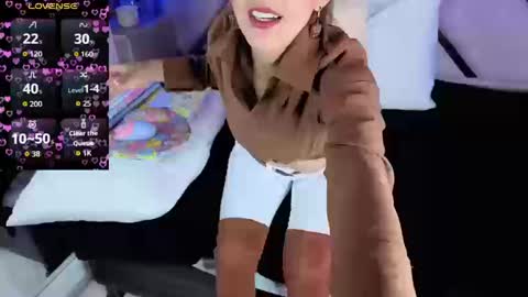 jade white  online show from 01.09.26