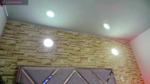 jade white  online show from 01.19.26