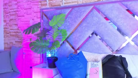 jade white  online show from 04.02.26