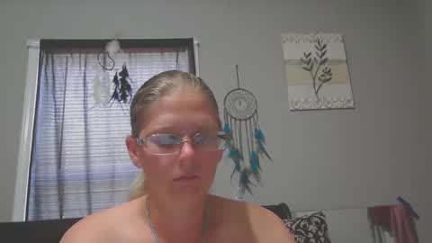 JadeLuv online show from 10.04.25