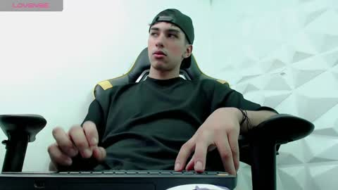 Snapshot of jake_tripp chatting on 12.20.24 jake_tripp online show from 12.20.24