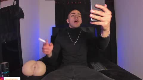 Snapshot of james1lee_ chatting on 02.27.25 LeonardoInsta LeonardoperezcoPvt open online show from 02.27.25