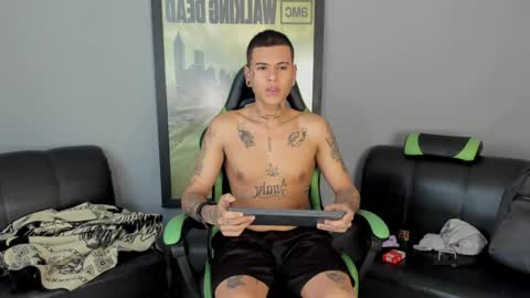 Jamesinked  online show from 01.04.25