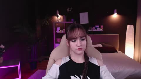 jamie_chung online show from 11.04.25