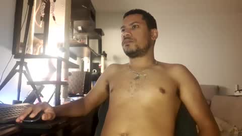 Snapshot of jamielonnas chatting on 01.04.25 Jamie Lonnas online show from 01.04.25