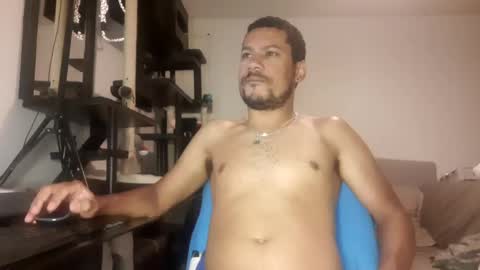 Snapshot of jamielonnas chatting on 01.12.25 Jamie Lonnas online show from 01.12.25