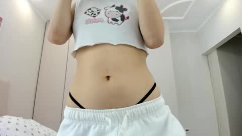 Snapshot of jamiennyam chatting on 09.18.25 jamiennyam online show from 09.18.25