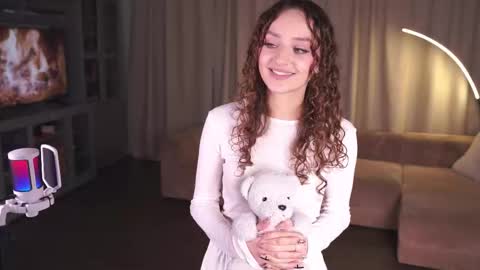 Snapshot of jamilastoots chatting on 10.28.25 Jamilla online show from 10.28.25