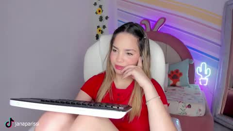 Snapshot of jana_parissi chatting on 12.14.25 Jana online show from 12.14.25