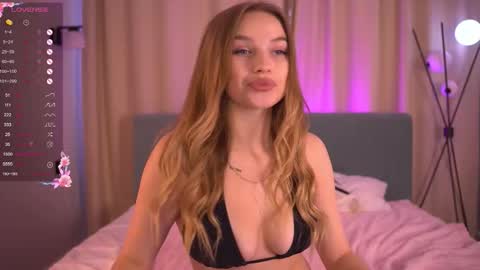 Day Alice Night Stella online show from 03.27.26