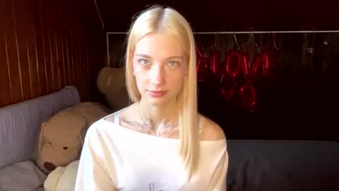 Snapshot of janicesivertsen chatting on 07.18.26 Elsa online show from 07.18.26