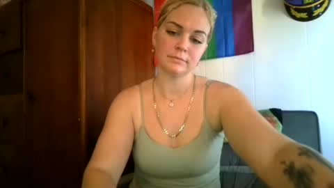 Snapshot of janiefoxx chatting on 01.14.25 janiefoxx online show from 01.14.25