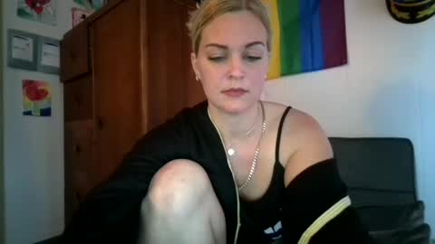Snapshot of janiefoxx chatting on 01.15.25 janiefoxx online show from 01.15.25
