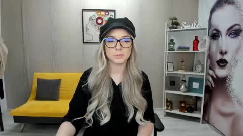Snapshot of jaquelinlaurent chatting on 09.19.25 JaquelinLaurent online show from 09.19.25