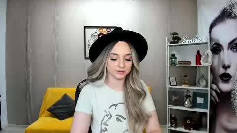 Snapshot of jaquelinlaurent chatting on 09.30.25 JaquelinLaurent online show from 09.30.25