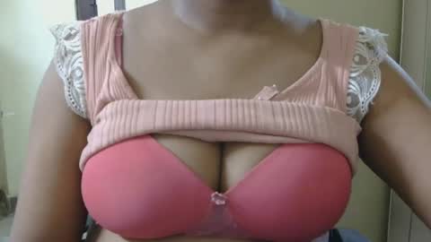 Snapshot of jasmeen_love143 chatting on 06.30.26 jasmeen online show from 06.30.26