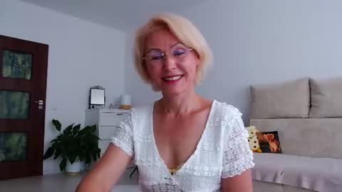 Snapshot of jasmin18v chatting on 07.10.26 Jasmin room for people 40 online show from 07.10.26