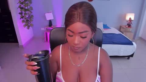 Snapshot of jasminecampbell chatting on 12.18.25 Instagram jasminecampbell1 online show from 12.18.25