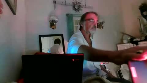 Snapshot of jasonreloaded694u chatting on 11.18.25 Jason online show from 11.18.25