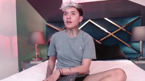 Snapshot of jaxwolf_ chatting on 12.21.25 JAX online show from 12.21.25