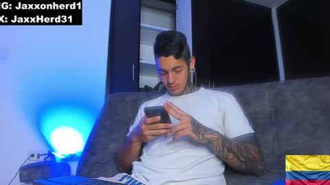 Snapshot of jaxxxonherd chatting on 01.04.25 Michael online show from 01.04.25