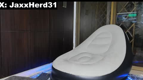 Snapshot of jaxxxonherd chatting on 02.05.25 Michael online show from 02.05.25