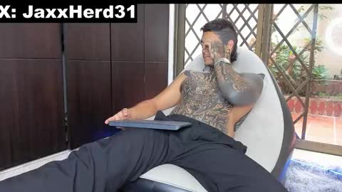 Snapshot of jaxxxonherd chatting on 02.05.25 Michael online show from 02.05.25