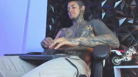 Snapshot of jaxxxonherd chatting on 02.18.25 Michael online show from 02.18.25