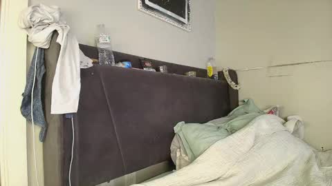 Naomiruty online show from 10.17.25