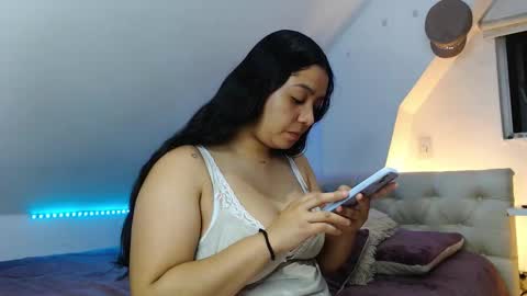 Jazmin and Scarlett online show from 10.20.25