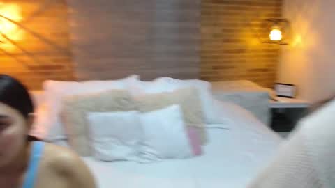 Jazmin and Scarlett online show from 11.20.25