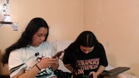 Jazmin and Scarlett online show from 07.05.26