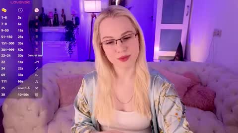 Snapshot of jeancoleex chatting on 11.26.25 Jean online show from 11.26.25