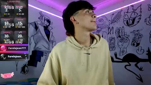 Snapshot of jeanfarelo chatting on 11.16.25 Jean online show from 11.16.25