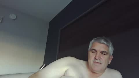 Snapshot of jecko71 chatting on 12.19.24 dadbody71 online show from 12.19.24