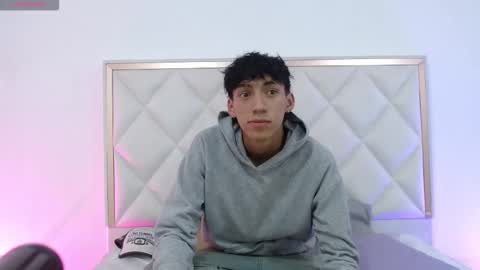 Snapshot of jeiden_tay chatting on 11.04.25 Camilo online show from 11.04.25