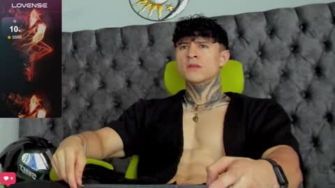 Snapshot of jeins_carter chatting on 01.07.25 JC online show from 01.07.25