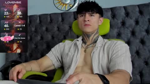 Snapshot of jeins_carter chatting on 01.08.25 JC online show from 01.08.25