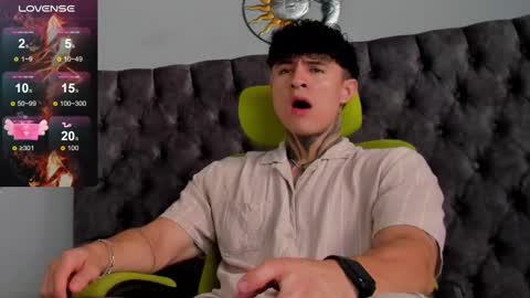 Snapshot of jeins_carter chatting on 01.08.25 JC online show from 01.08.25