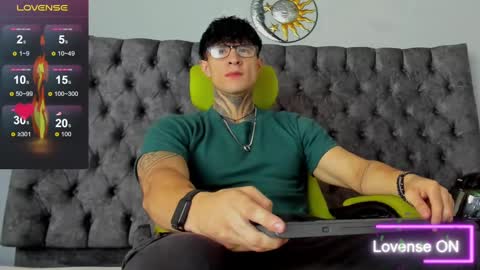 Snapshot of jeins_carter chatting on 02.21.25 JC online show from 02.21.25