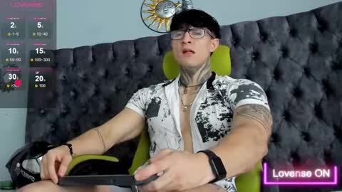 Snapshot of jeins_carter chatting on 03.08.25 JC online show from 03.08.25