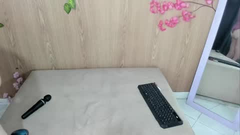 Jenelotizz online show from 04.14.26