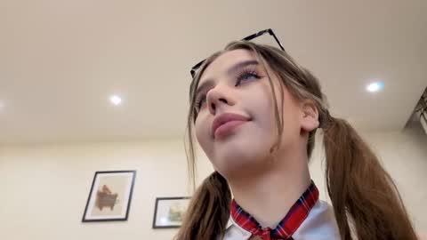 Snapshot of jenie_fire chatting on 11.07.25 Dolly online show from 11.07.25