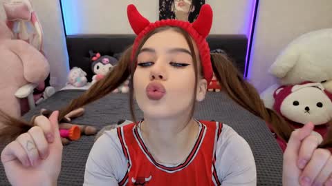 Snapshot of jenie_fire chatting on 11.26.25 Dolly online show from 11.26.25