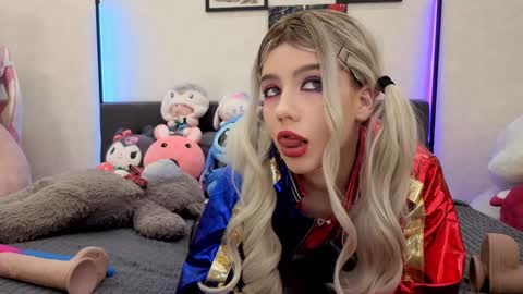 Snapshot of jenie_fire chatting on 11.28.25 Dolly online show from 11.28.25