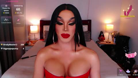 Snapshot of jenifers_body chatting on 09.22.25 Queen Jenifer online show from 09.22.25