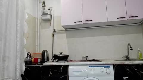 Snapshot of jeniffervaneck chatting on 12.17.25 Jeniffer online show from 12.17.25