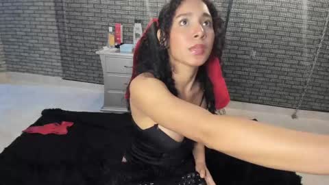 Jenna Slave  online show from 04.14.26