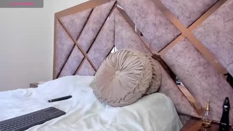 Snapshot of jennalove_ chatting on 12.12.24 My name is LizzyNice to meet you online show from 12.12.24