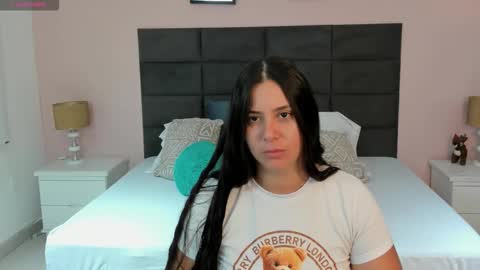 Snapshot of jenner_madison chatting on 11.19.25 jenner_madison online show from 11.19.25